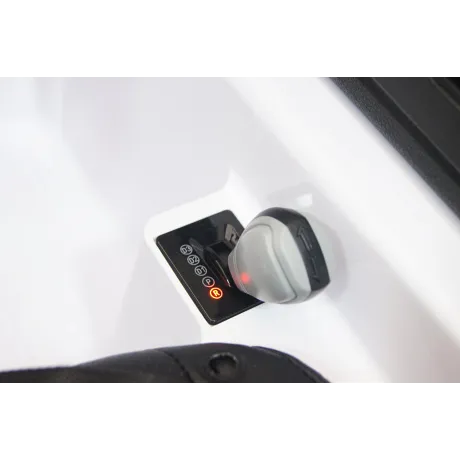 Электромобиль RiverToys VOLKSWAGEN-AMAROK-M999MM White - Фото 14